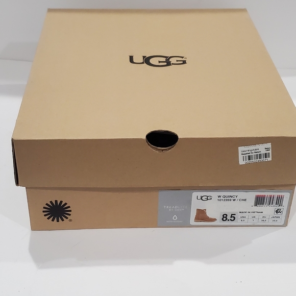Shoes - UGG Quincy Chestnut 8.5